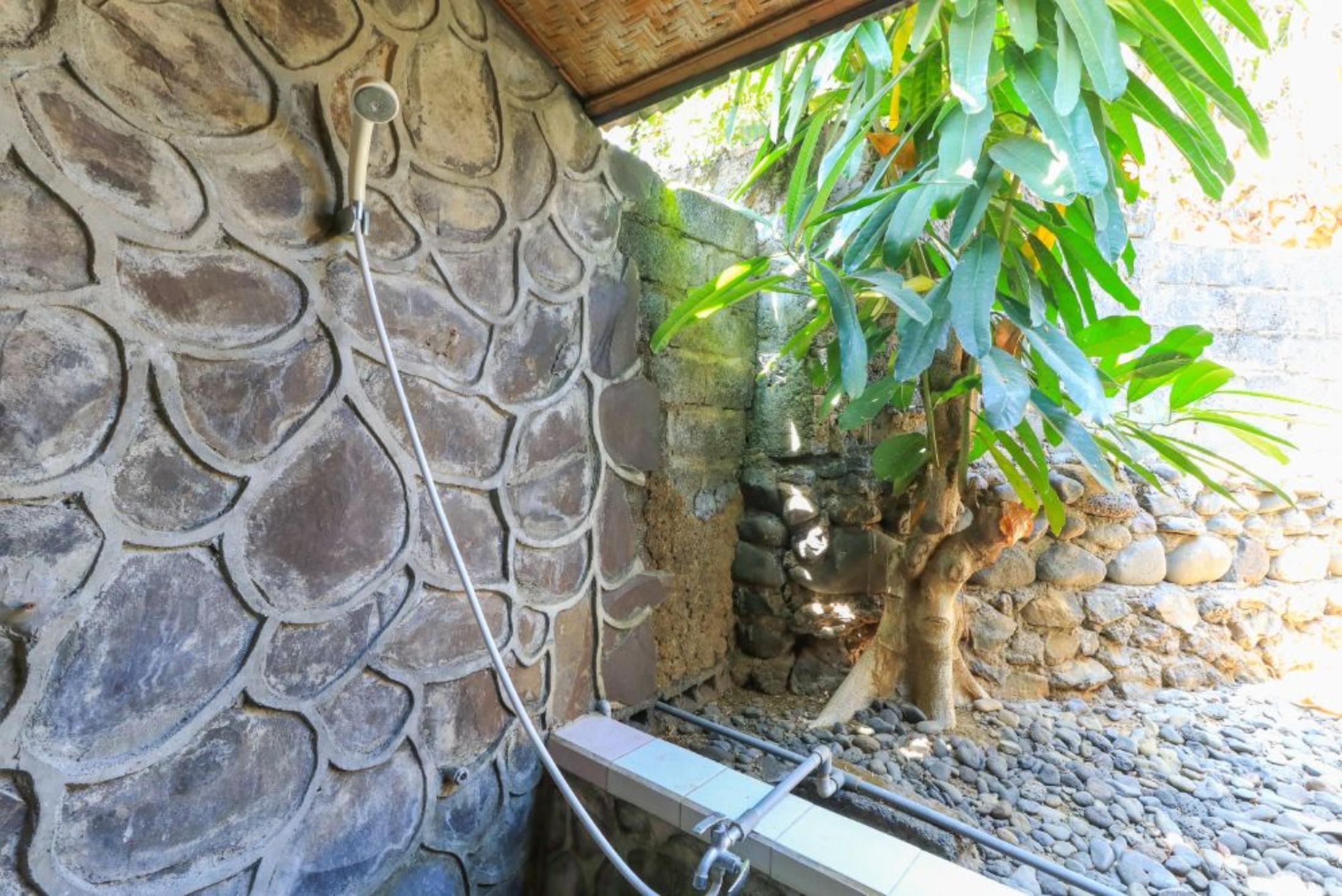 Hotel Tara Bar & Resto Air Sanih Kubutambahan  Exterior foto